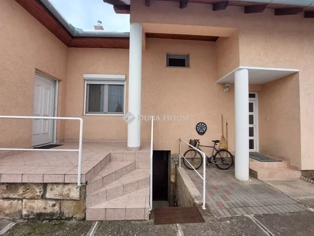 Eladó ház Budapest III. kerület, Csillaghegy 180 nm