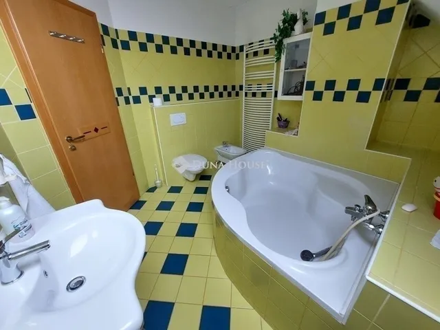 Eladó ház Budapest III. kerület, Csillaghegy 180 nm