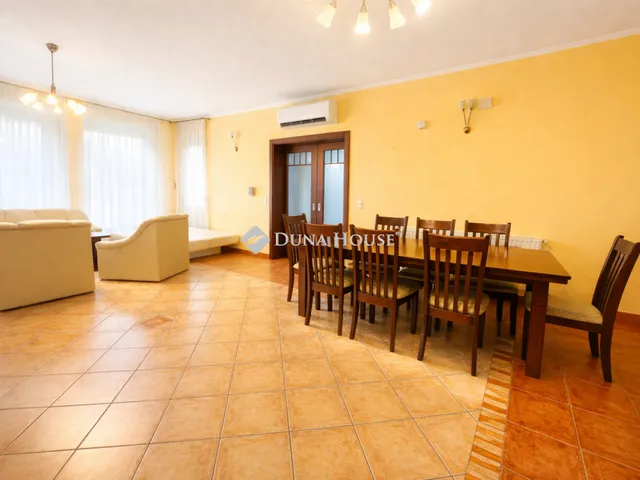 Eladó ház Mogyoród 279 nm