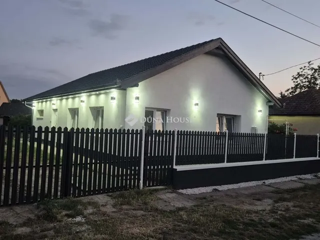 Eladó ház Tápiószele 72 nm