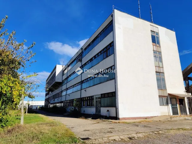 Eladó kereskedelmi és ipari ingatlan Kecskemét 84652 nm