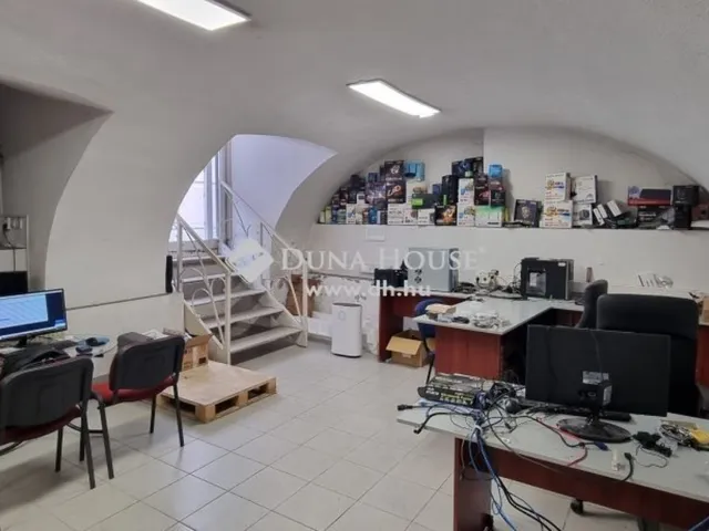 Eladó kereskedelmi és ipari ingatlan Kecskemét 100 nm