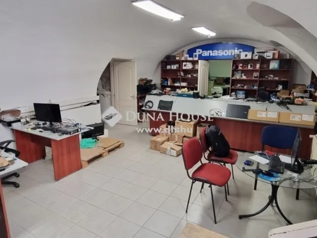 Eladó kereskedelmi és ipari ingatlan Kecskemét 100 nm