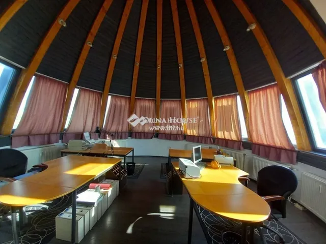 Eladó kereskedelmi és ipari ingatlan Kecskemét 85 nm