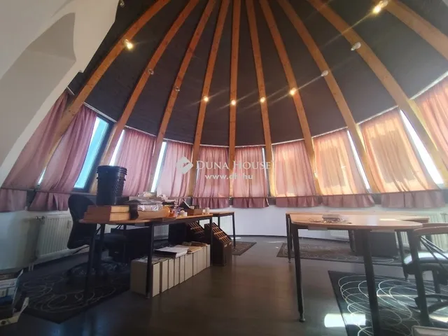 Eladó kereskedelmi és ipari ingatlan Kecskemét 85 nm