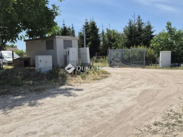 Eladó kereskedelmi és ipari ingatlan Kecskemét 1656 nm