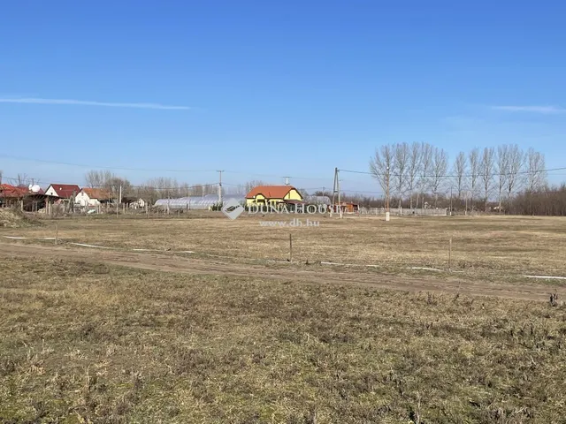 Eladó telek Jászszentlászló 6452 nm