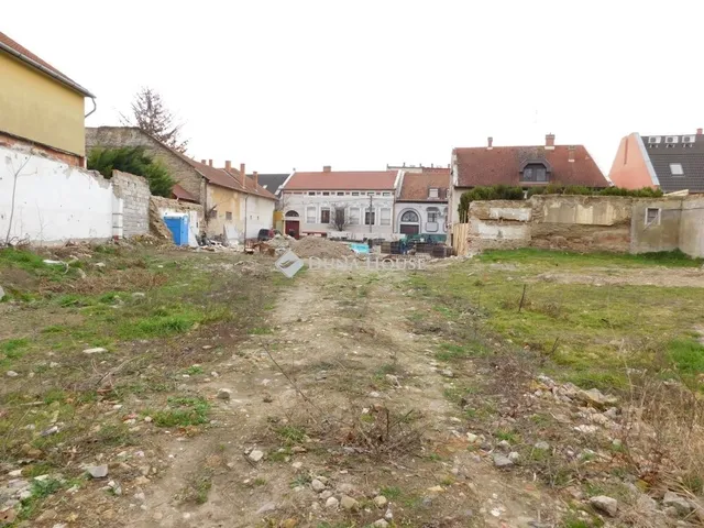 Eladó telek Kecskemét 695 nm