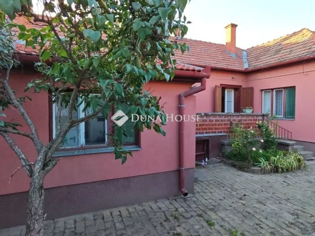 Eladó ház Kecskemét 65 nm
