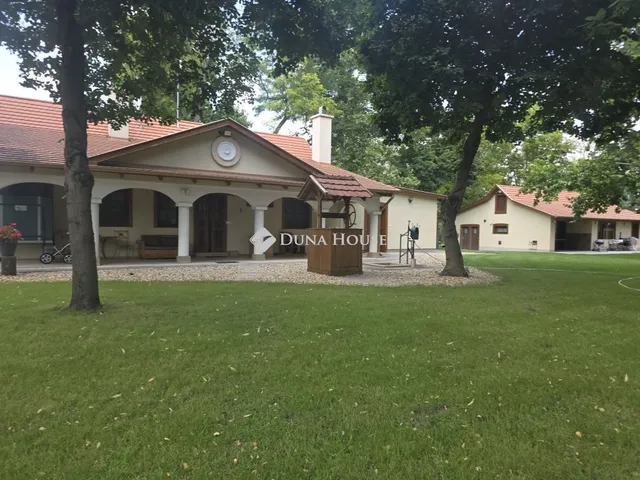 Eladó ház Tiszakécske 200 nm