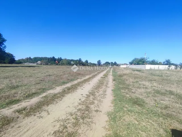 Eladó kereskedelmi és ipari ingatlan Kecskemét 14001 nm