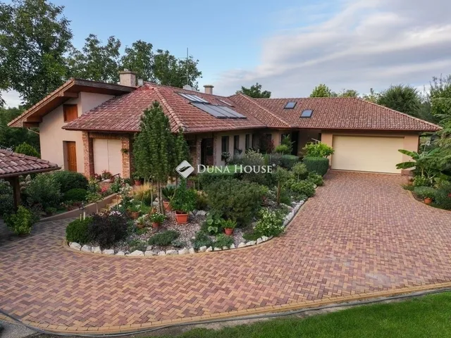 Eladó ház Kecskemét 300 nm