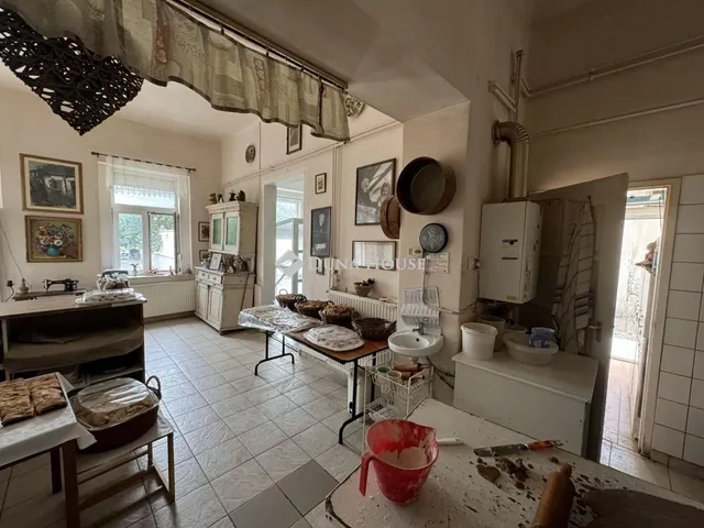 Eladó kereskedelmi és ipari ingatlan Kecskemét 145 nm