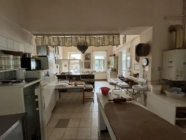 Eladó kereskedelmi és ipari ingatlan Kecskemét 145 nm