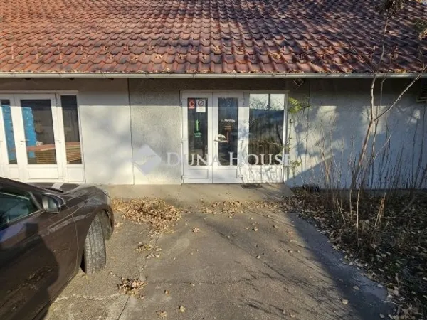 Eladó kereskedelmi és ipari ingatlan Kecskemét 300 nm