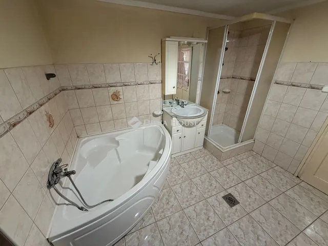 Eladó ház Tiszaalpár 132 nm