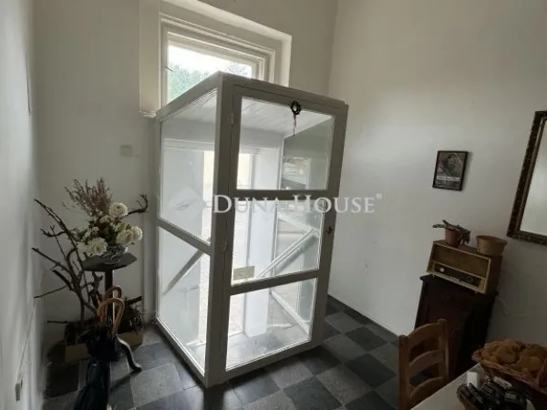 Eladó kereskedelmi és ipari ingatlan Kecskemét 145 nm