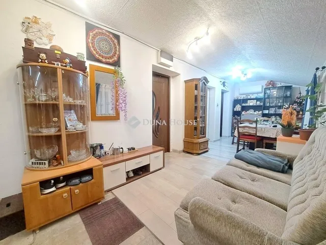 Eladó ház Tiszakécske 69 nm