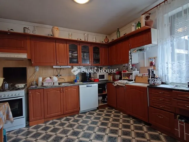 Eladó ház Cserkeszőlő 140 nm