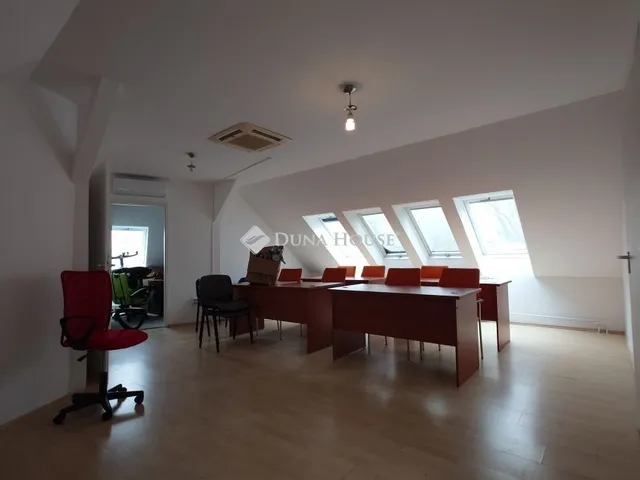 Kiadó kereskedelmi és ipari ingatlan Kecskemét 212 nm