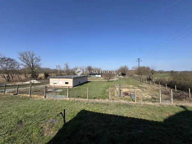 Eladó kereskedelmi és ipari ingatlan Cibakháza 180 nm