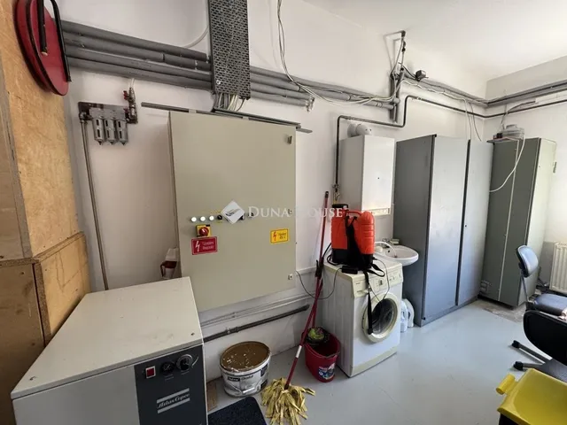 Eladó kereskedelmi és ipari ingatlan Cibakháza 180 nm