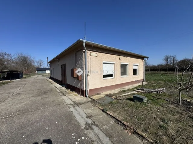 Eladó kereskedelmi és ipari ingatlan Cibakháza 180 nm