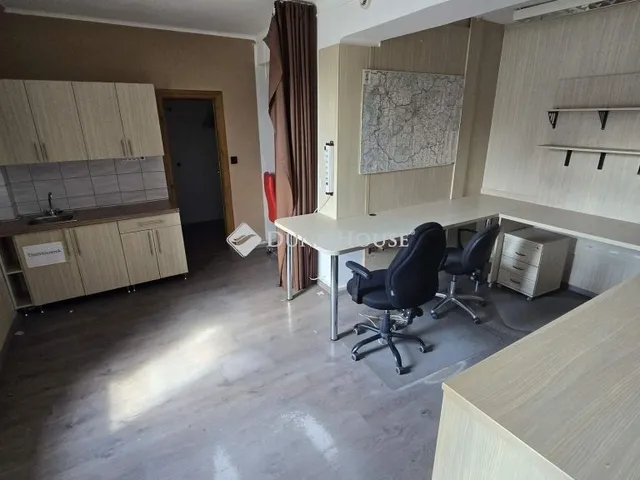 Eladó kereskedelmi és ipari ingatlan Kecskemét 950 nm