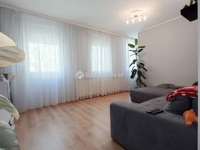 Eladó lakás Lajosmizse 75 nm