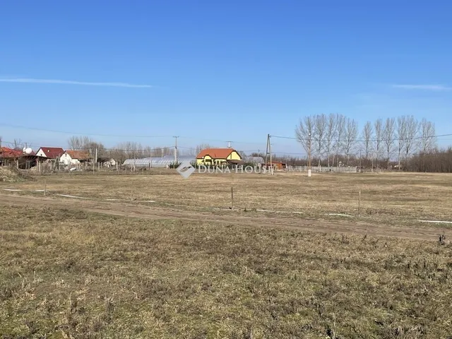 Eladó telek Jászszentlászló 6452 nm