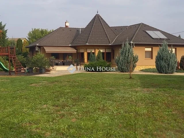 Eladó ház Nagykőrös 230 nm
