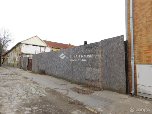 Eladó telek Kecskemét 695 nm