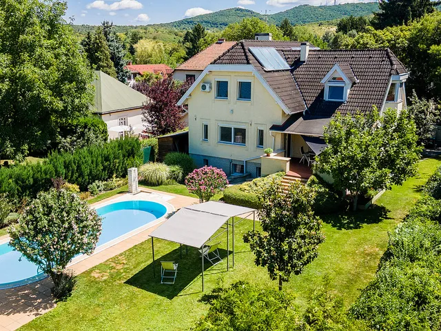 Eladó ház Budapest II. kerület, Széphalom 304 nm