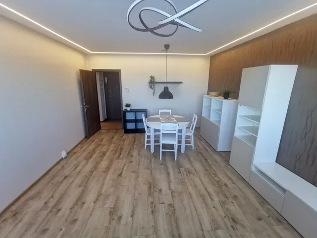 Kiadó lakás Budapest XV. kerület, Pestújhely, Mézeskalács tér 56 nm