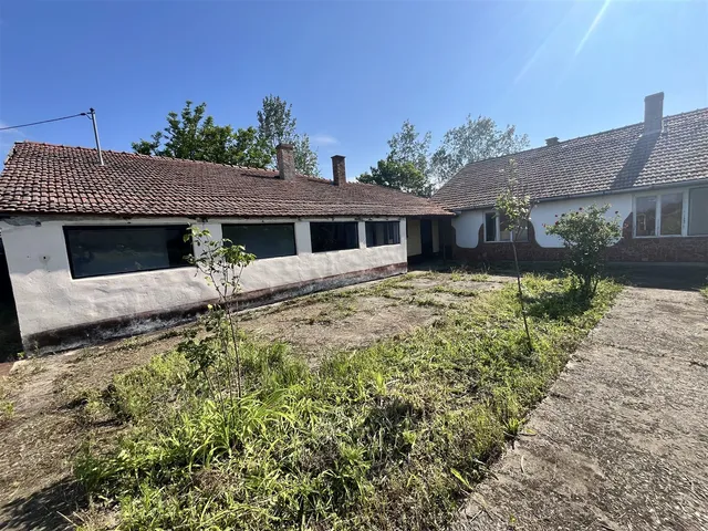Eladó ház Gyula, Farkas-halom 200 nm