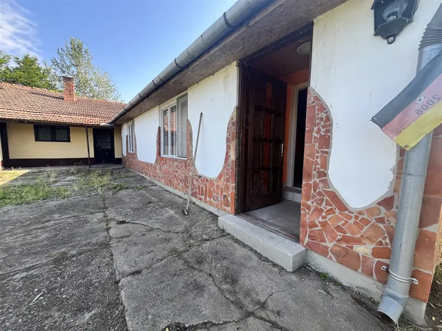 Eladó ház Gyula, Farkas-halom 200 nm