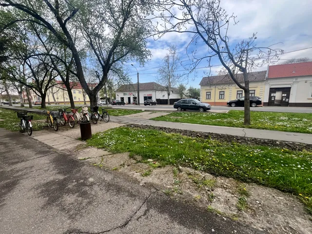 Kiadó kereskedelmi és ipari ingatlan Sarkad, Kossuth utca 10-12 167 nm