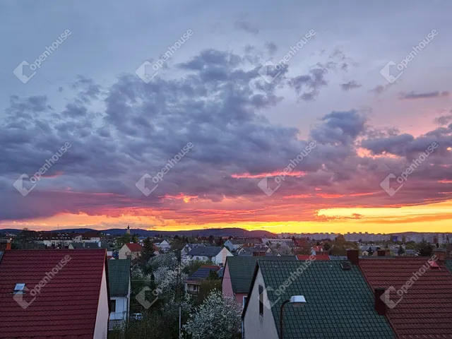 Eladó lakás Veszprém, Újtelep 69 nm