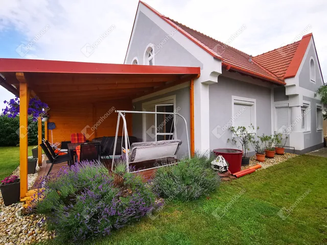 Eladó ház Sóly 242 nm