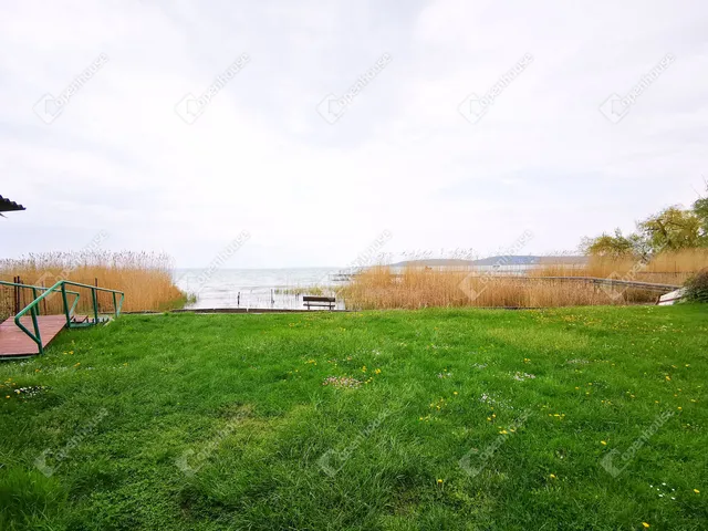 Eladó üdülő és hétvégi ház Balatonkenese 50 nm