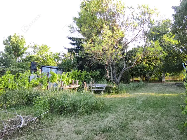 Eladó telek Veszprém, Csatárhegy 1200 nm