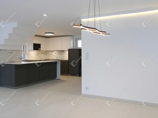 Eladó ház Alsóörs 183 nm