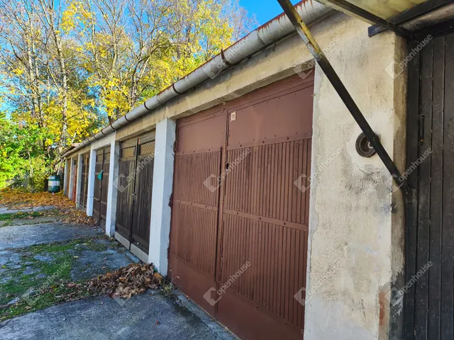 Eladó garázs Veszprém, Jutasi úti lakótelep 18 nm