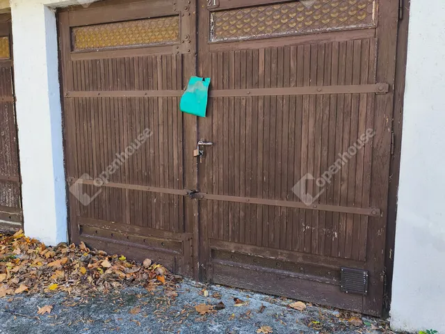 Eladó garázs Veszprém, Jutasi úti lakótelep 18 nm