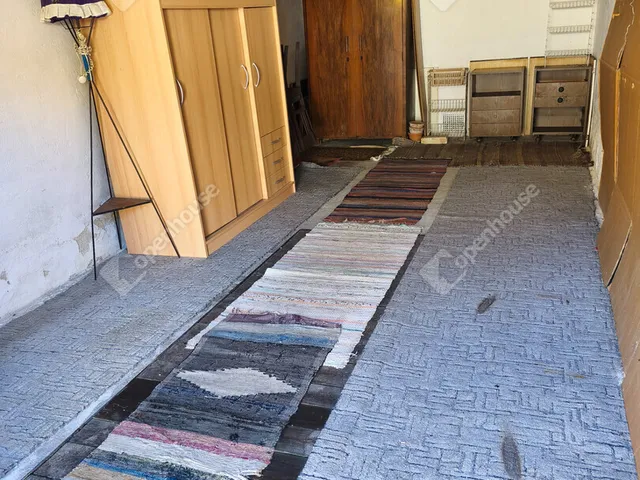 Eladó garázs Veszprém, Jutasi úti lakótelep 18 nm