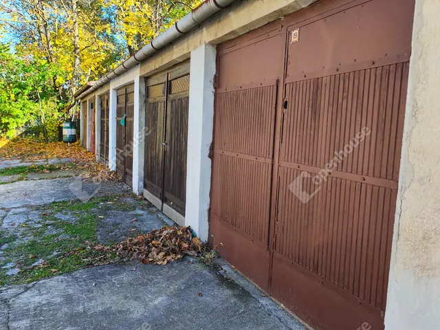 Eladó garázs Veszprém, Jutasi úti lakótelep 18 nm