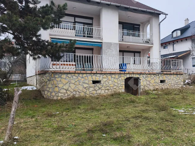 Eladó ház Alsóörs 260 nm