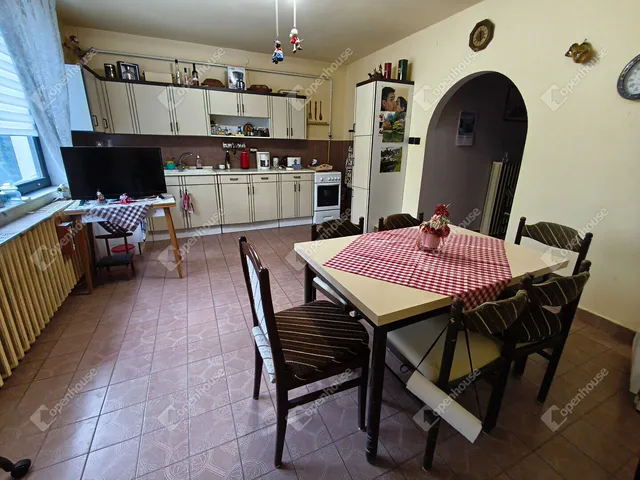 Eladó ház Balatonakali 250 nm