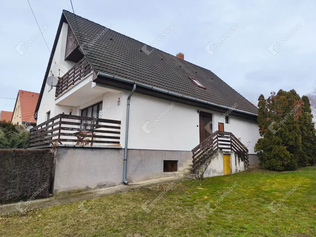 Eladó ház Balatonakali 250 nm