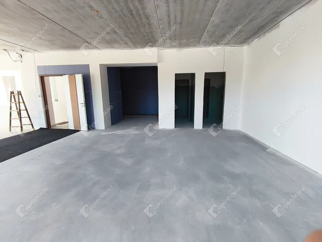 Kiadó kereskedelmi és ipari ingatlan Veszprém, Iparváros 100 nm